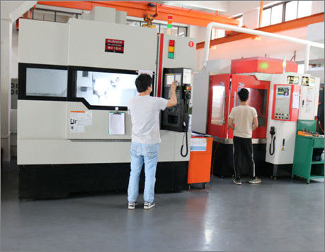 Dongguan Howe Precision Mold Co., Ltd. linea di produzione in fabbrica