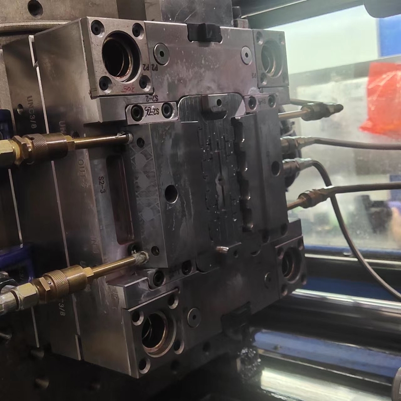Servizio OEM S136 Strumentazione per iniezione di plastica di alto valore 300000-500000 colpi per parti stampate
