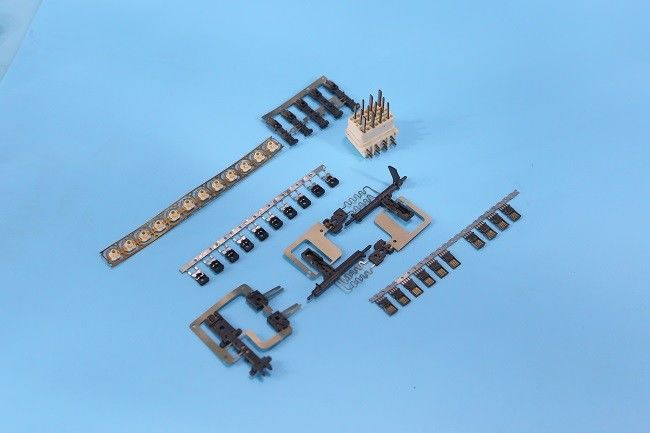 Stampaggio ad iniezione terminale del connettore di plastica delle componenti elettroniche della nitrurazione