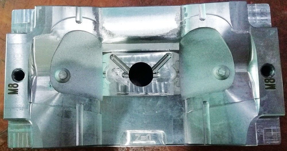 Nak80 sotto stampaggio ad iniezione di plastica automobilistico del portone 50#
