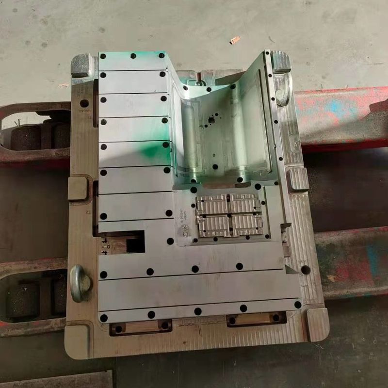 Cavità multipla di plastica automobilistica su ordinazione dello stampaggio ad iniezione di S45C singola